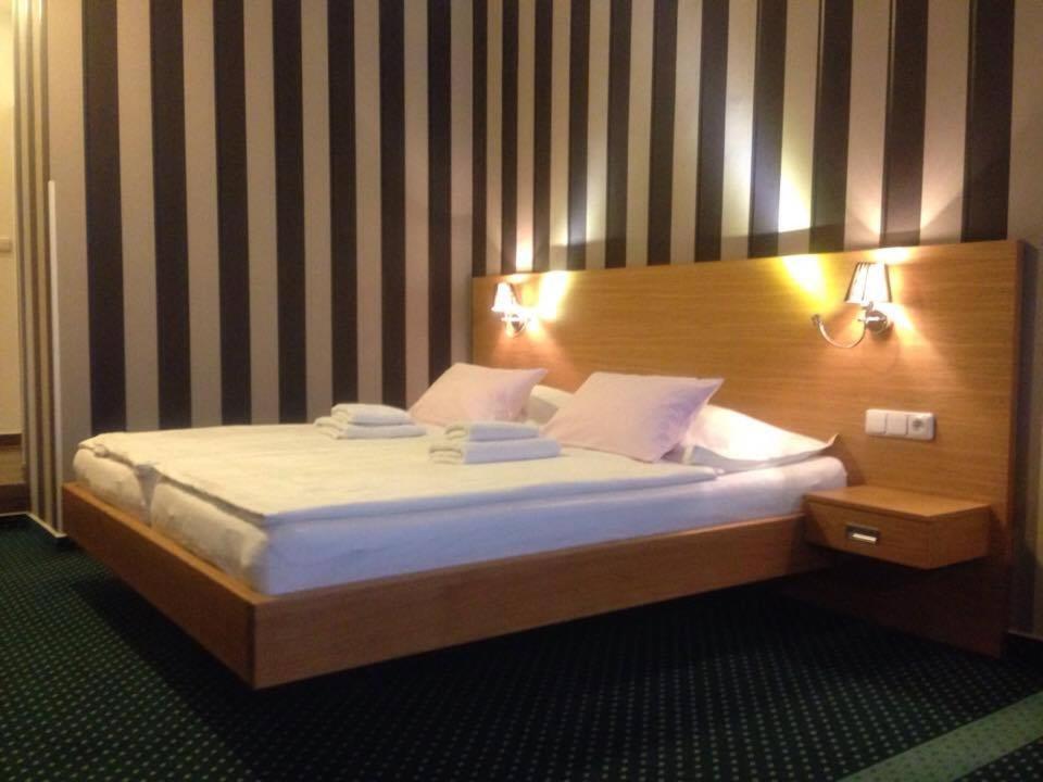 Hotel Vacek Pod Vezi Hradec Králové Exteriör bild