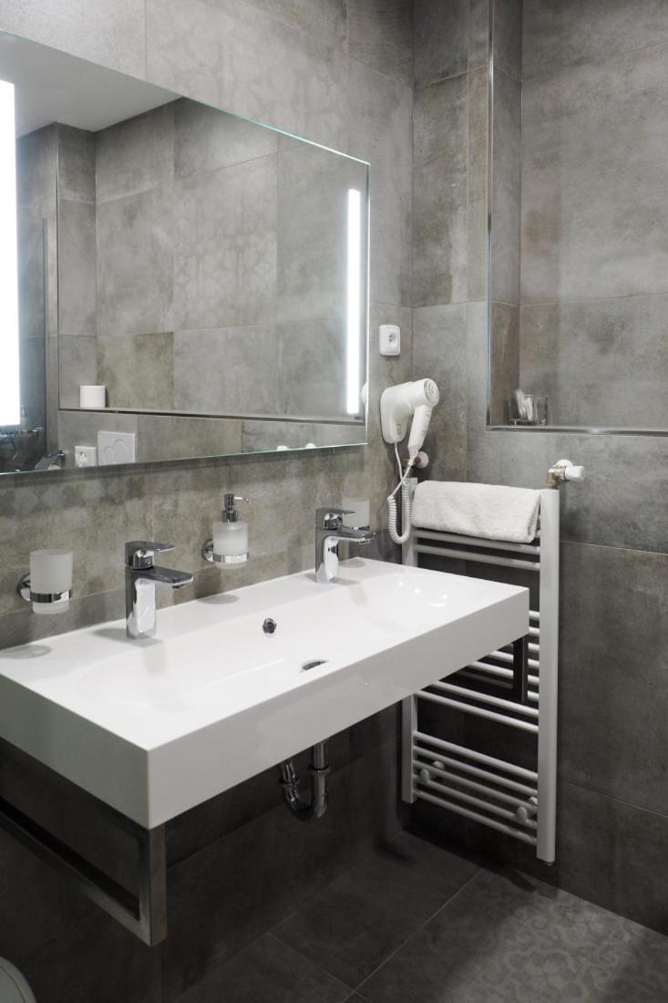 Hotel Vacek Pod Vezi Hradec Králové Exteriör bild